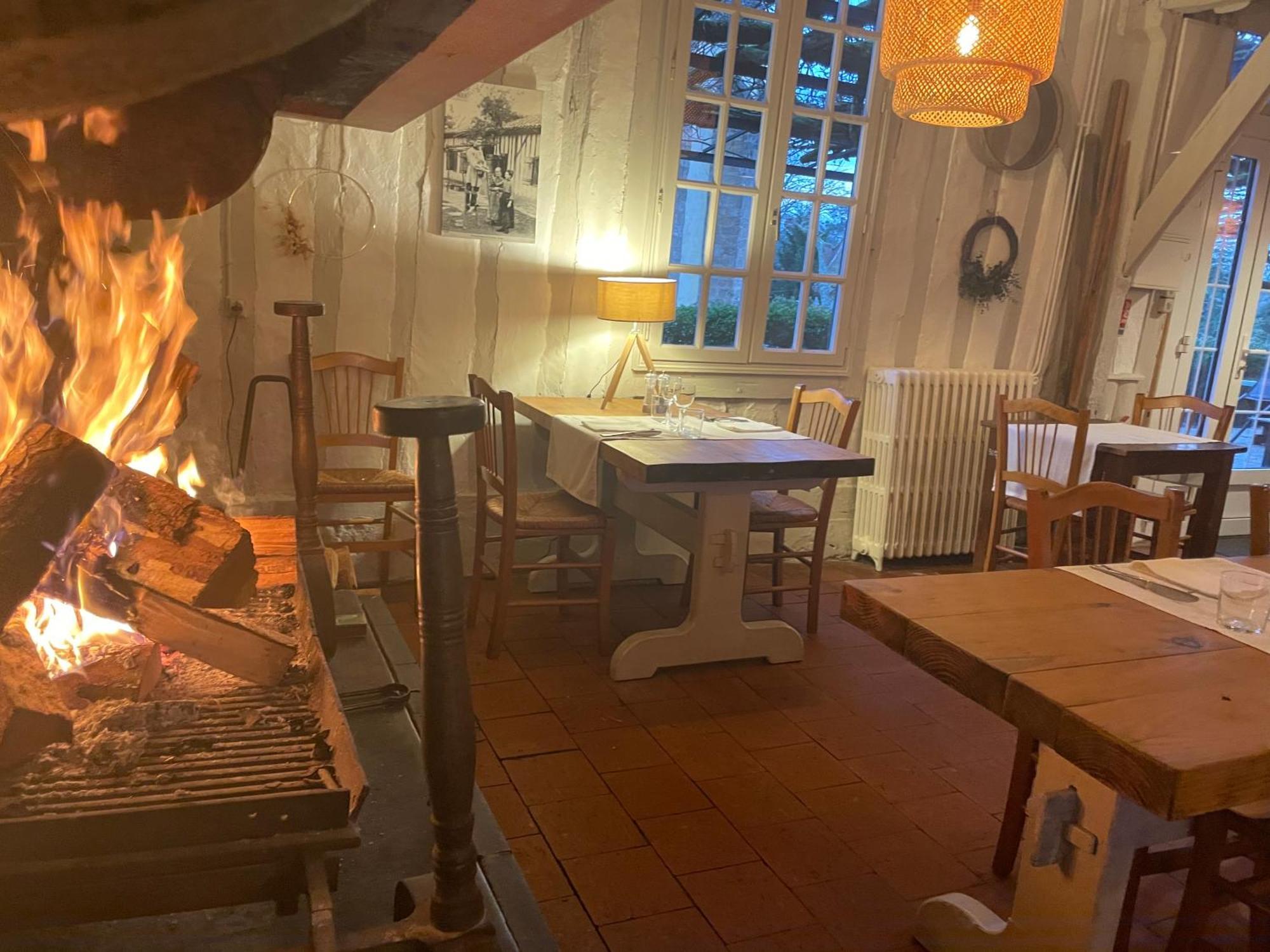 Hotel Et Restaurant Traditionnel L' Escalandes 레스페론 외부 사진
